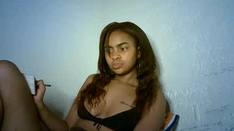 Bella online show from January 19, 2025, 10:39 pm