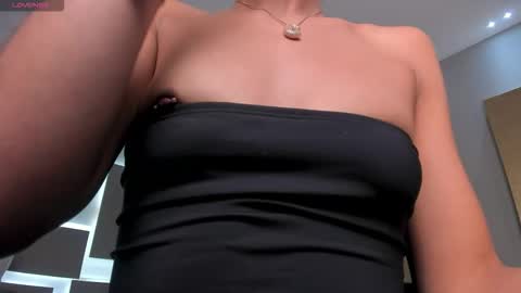  Bella C  online show from October 24, 2025, 12:23 pm