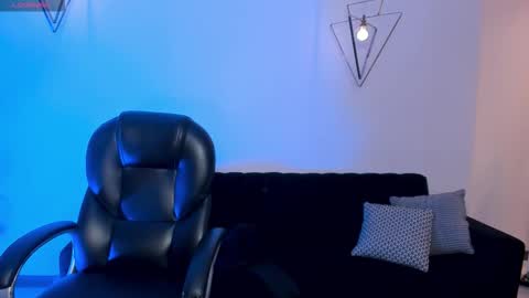  Bella C  online show from November 4, 2025, 11:42 am