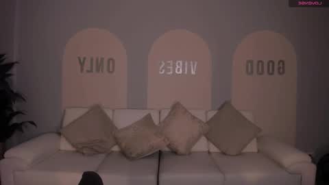 Bella online show from November 18, 2025, 3:45 am