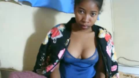 bellaena online show from April 5, 2026, 2:09 am