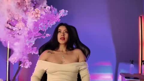 Bella online show from November 2, 2025, 1:02 pm