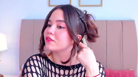 BellaFontana online show from November 12, 2025, 4:29 pm