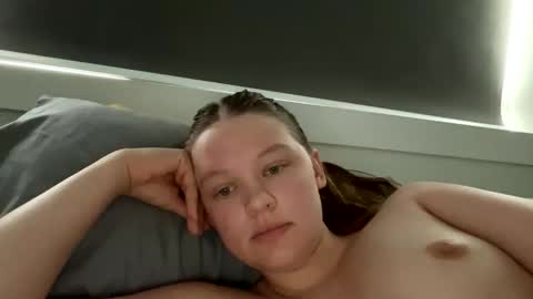 Snapshot of bellalove4 chatting on June 4, 2026, 7:42 pm bellalove4 online show from June 4, 2026, 7:42 pm