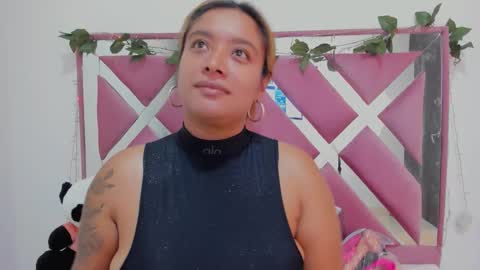 bellalumi online show from November 25, 2025, 2:44 am