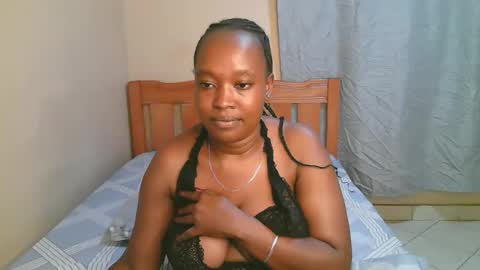 Bella online show from November 7, 2025, 8:53 pm