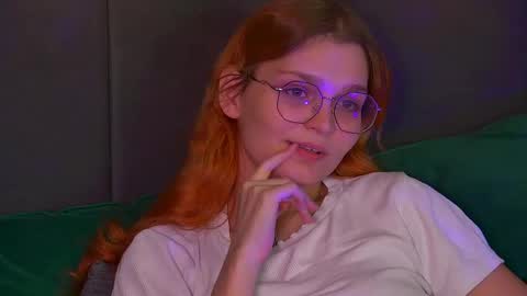 BellaMarebelle online show from October 10, 2025, 4:39 pm