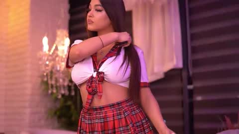 Bella online show from September 28, 2025, 5:40 pm