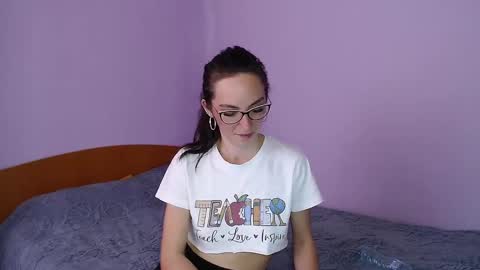 Snapshot of bellaqueen0701 chatting on February 25, 2025, 8:47 am bellaqueen0701 online show from February 25, 2025, 8:47 am