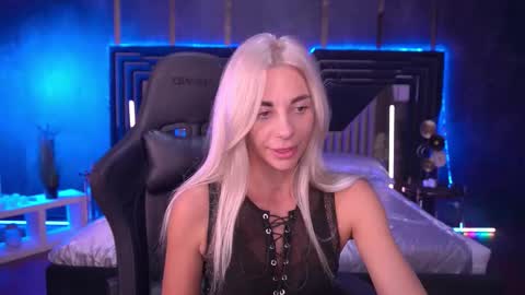 Bella online show from September 8, 2025, 8:41 pm