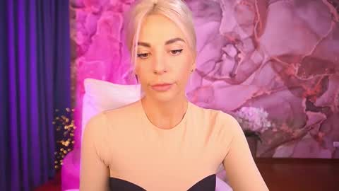 Bella online show from October 15, 2025, 1:11 pm