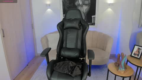 CALL ME BELLA online show from April 5, 2026, 1:25 am