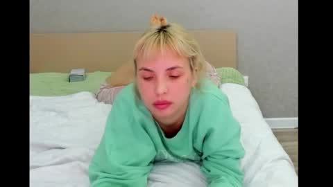 Snapshot of bellaseein chatting on December 15, 2024, 5:42 pm Bella Seen online show from December 15, 2024, 5:42 pm