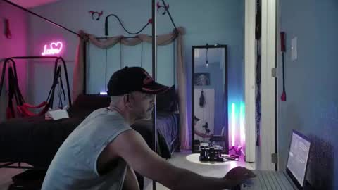 Bellaskeykeeper online show from April 19, 2026, 2:44 am