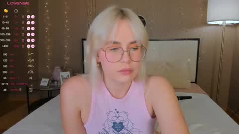 Bella online show from September 21, 2025, 12:45 am