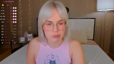 Bella online show from October 12, 2025, 12:53 am