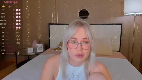 Bella online show from October 13, 2025, 12:43 am