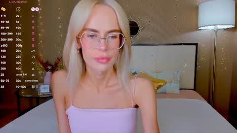 Bella online show from June 10, 2026, 1:17 am