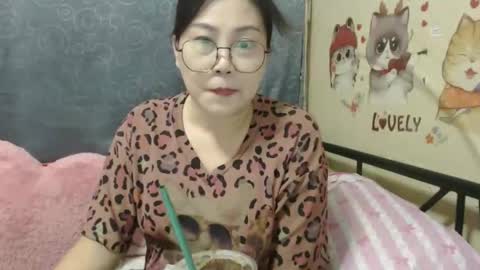 Bella online show from October 1, 2025, 7:47 am