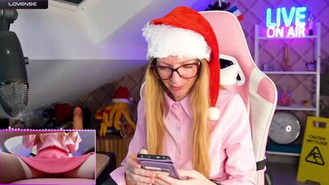 Snapshot of belle_alice chatting on December 13, 2024, 12:50 pm Alice online show from December 13, 2024, 12:50 pm