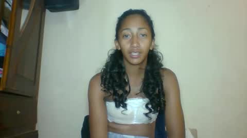 belle_annah online show from May 17, 2026, 1:40 pm