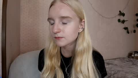 Snapshot of bellemellody chatting on June 7, 2026, 5:22 am bellemellody online show from June 7, 2026, 5:22 am