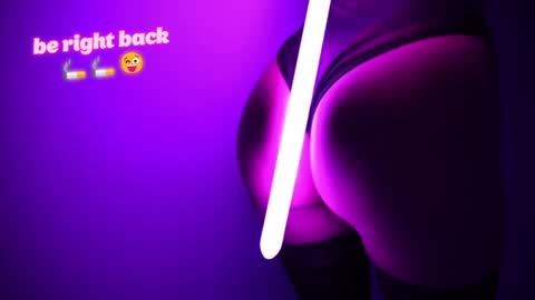 Snapshot of bellezza_ chatting on December 2, 2024, 9:35 am Your Annabelle Wolf  online show from December 2, 2024, 9:35 am