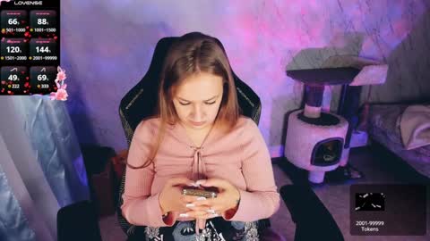 Snapshot of bellezza_ chatting on December 2, 2024, 1:35 pm Your Annabelle Wolf  online show from December 2, 2024, 1:35 pm