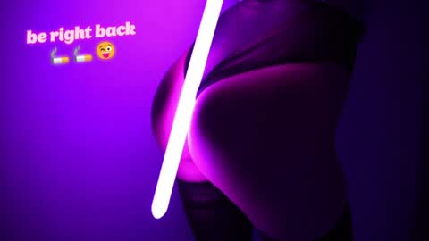 Snapshot of bellezza_ chatting on January 13, 2025, 2:32 pm Your Annabelle Wolf  online show from January 13, 2025, 2:32 pm