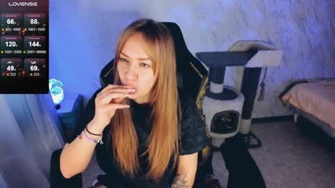 Snapshot of bellezza_ chatting on January 14, 2025, 12:35 pm Your Annabelle Wolf  online show from January 14, 2025, 12:35 pm