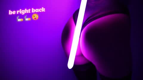 Snapshot of bellezza_ chatting on January 21, 2025, 2:26 pm Your Annabelle Wolf  online show from January 21, 2025, 2:26 pm