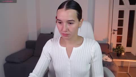 Bella online show from October 15, 2025, 1:17 am