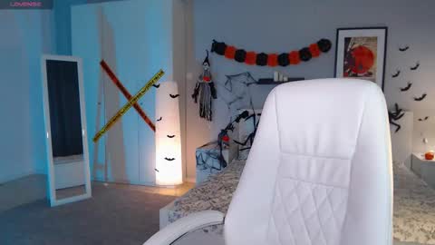 Bella online show from October 30, 2025, 1:40 am