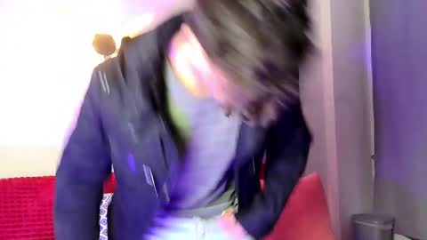 Neon online show from September 30, 2025, 11:15 am