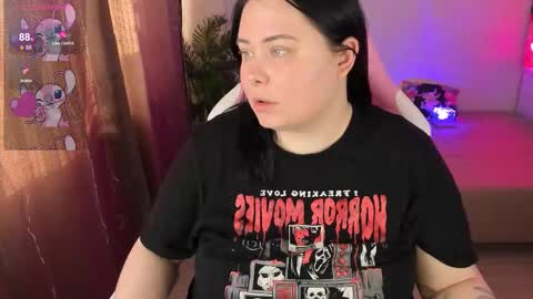 LinaBoo online show from November 19, 2025, 6:24 am