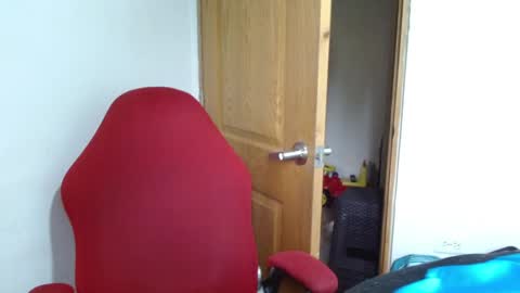 benjamin_isaac online show from December 3, 2025, 12:36 pm