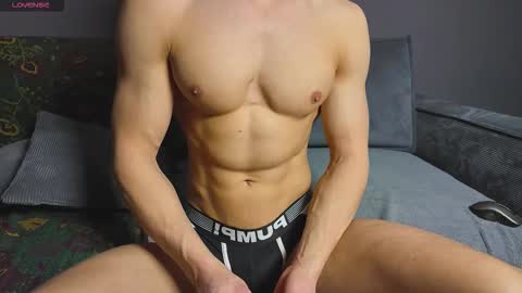 benjaminkarl02 online show from November 13, 2025, 9:41 am