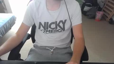 Snapshot of benjifrenchione chatting on September 18, 2025, 11:34 am benjifrenchione online show from September 18, 2025, 11:34 am