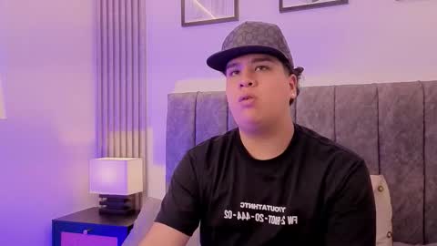 bennett_alejoo online show from September 19, 2025, 4:51 pm