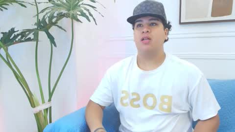 bennett_alejoo online show from December 17, 2025, 5:08 pm