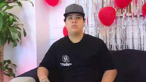 bennett_alejoo online show from February 15, 2026, 5:42 pm