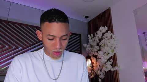 bento_fox online show from December 14, 2025, 3:45 am