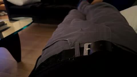 benz10001 online show from November 26, 2025, 2:56 am