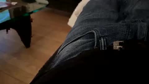 benz10001 online show from December 23, 2025, 4:10 am