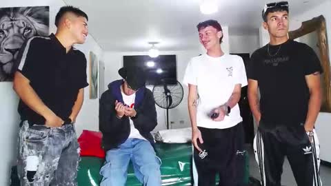 benz boys online show from September 25, 2025, 12:09 pm