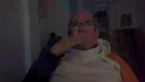 Snapshot of bernard1102 chatting on December 15, 2024, 3:34 am bernard1102 online show from December 15, 2024, 3:34 am