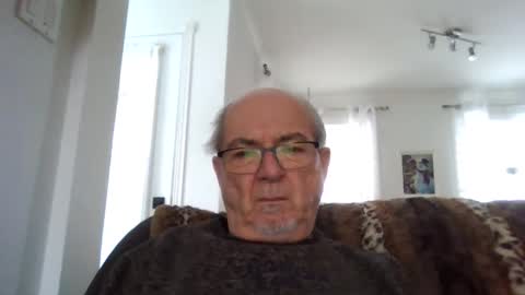 Snapshot of bernard1102 chatting on January 2, 2025, 2:02 pm bernard1102 online show from January 2, 2025, 2:02 pm