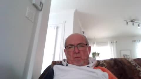 Snapshot of bernard1102 chatting on January 23, 2025, 8:35 pm bernard1102 online show from January 23, 2025, 8:35 pm