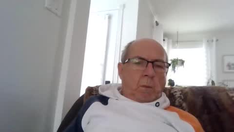 Snapshot of bernard1102 chatting on January 27, 2025, 2:02 pm bernard1102 online show from January 27, 2025, 2:02 pm