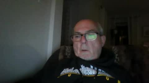 Snapshot of bernard1102 chatting on September 16, 2025, 12:33 am bernard1102 online show from September 16, 2025, 12:33 am